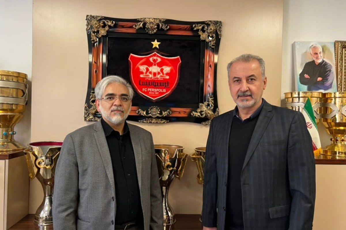 حضور رئیس سازمان خصوصی سازی در باشگاه پرسپولیس/ قول واگذاری سهام سرخها تا پایان بهمن