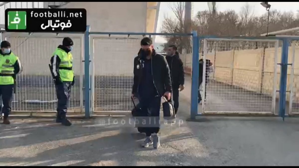 اختصاصی/ ورود کاروان استقلال به ورزشگاه برای بازی با تراکتور