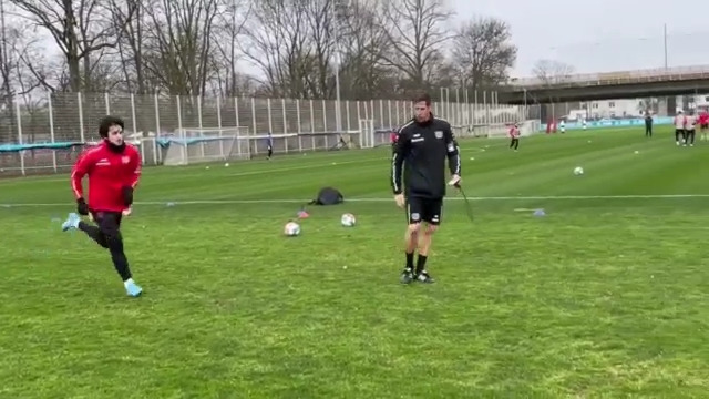 آغاز تمرینات انفرادی سردار آزمون در کمپ بایر لورکوزن پس از پایان مصدومیت