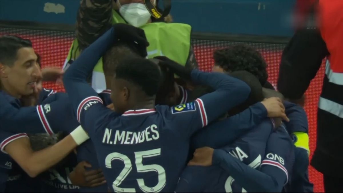 گل سوم پاری سن ژرمن به سنت اتین (دنیلو)