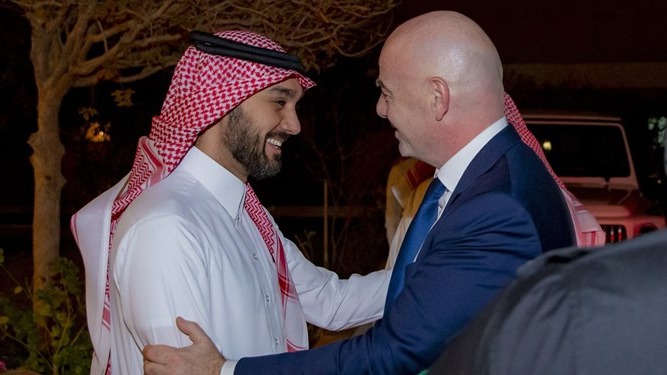 سفر چراغ خاموش رئیس فیفا به عربستان/بن سلمان میزبان اینفانتینو شد +عکس