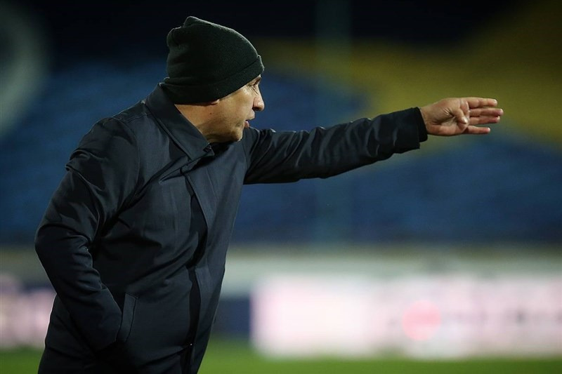 قلعهنویی: تا میآییم شکل بگیریم کمرمان را میشکنند/ بازیکنانم نماد معرفت شدهاند