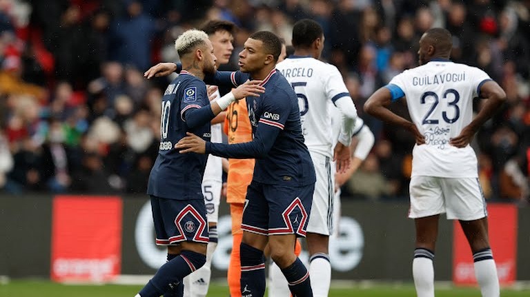 گل دوم پاری سن ژرمن به بوردو (نیمار)