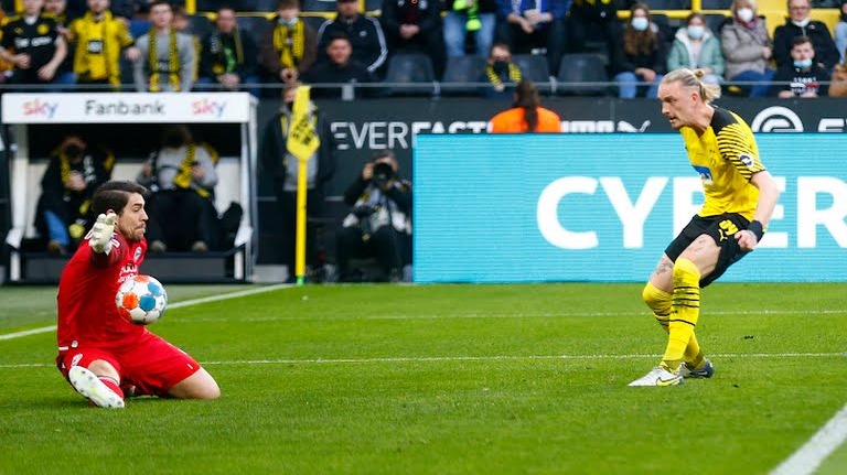 گل اول دورتموند به آرمنیا بیلفلد (ولف)