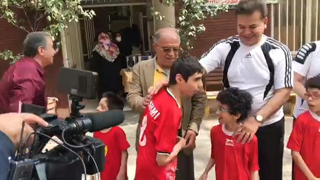 اختصاصی/ یک دیدار نمادین بین پیشکسوتان فوتبال ایران و کودکان معلول، تا دقایقی دیگر برگزار خواهد شد