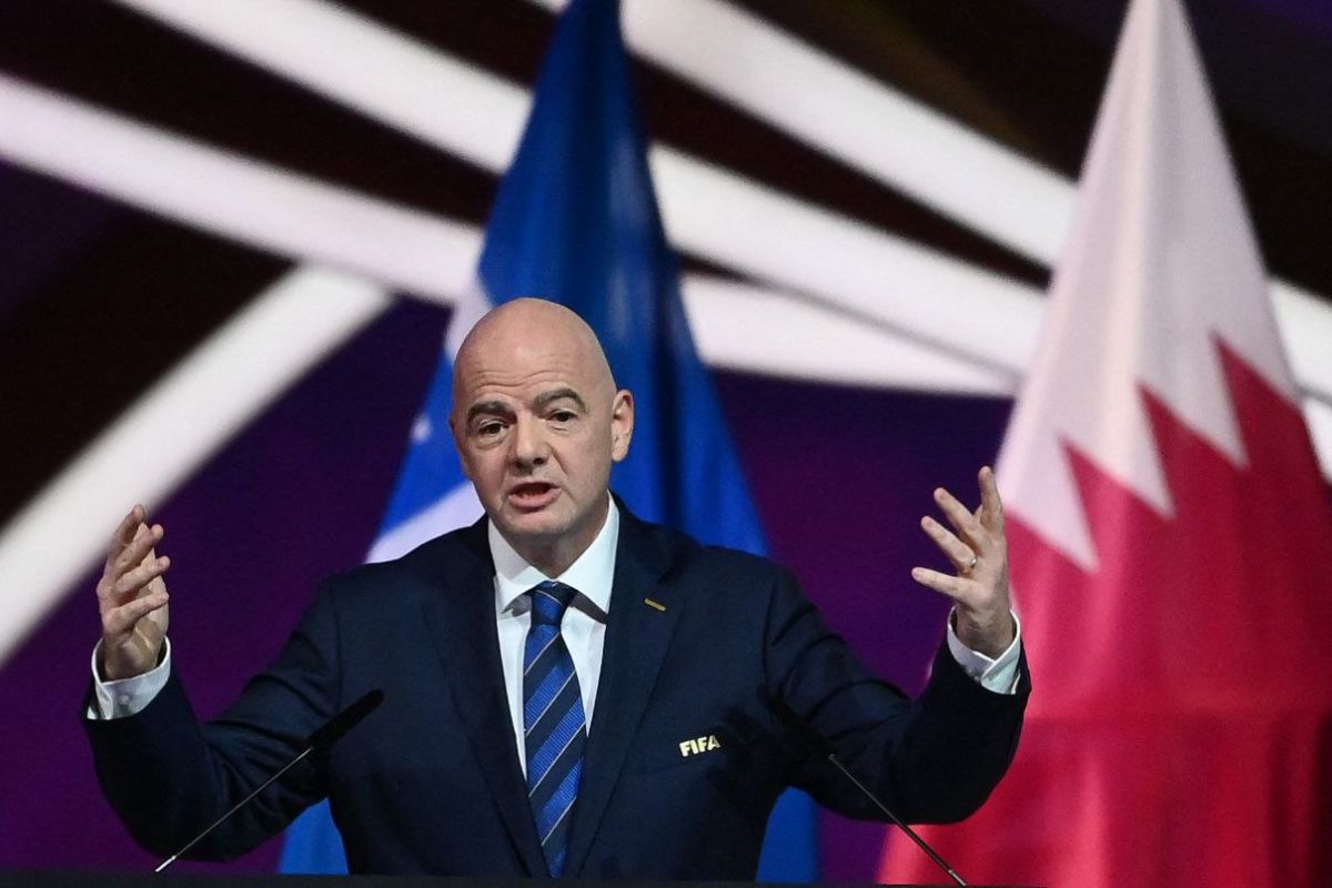 اینفانتینو: روی ورود بانوان به ورزشگاههای ایران کار میکنیم