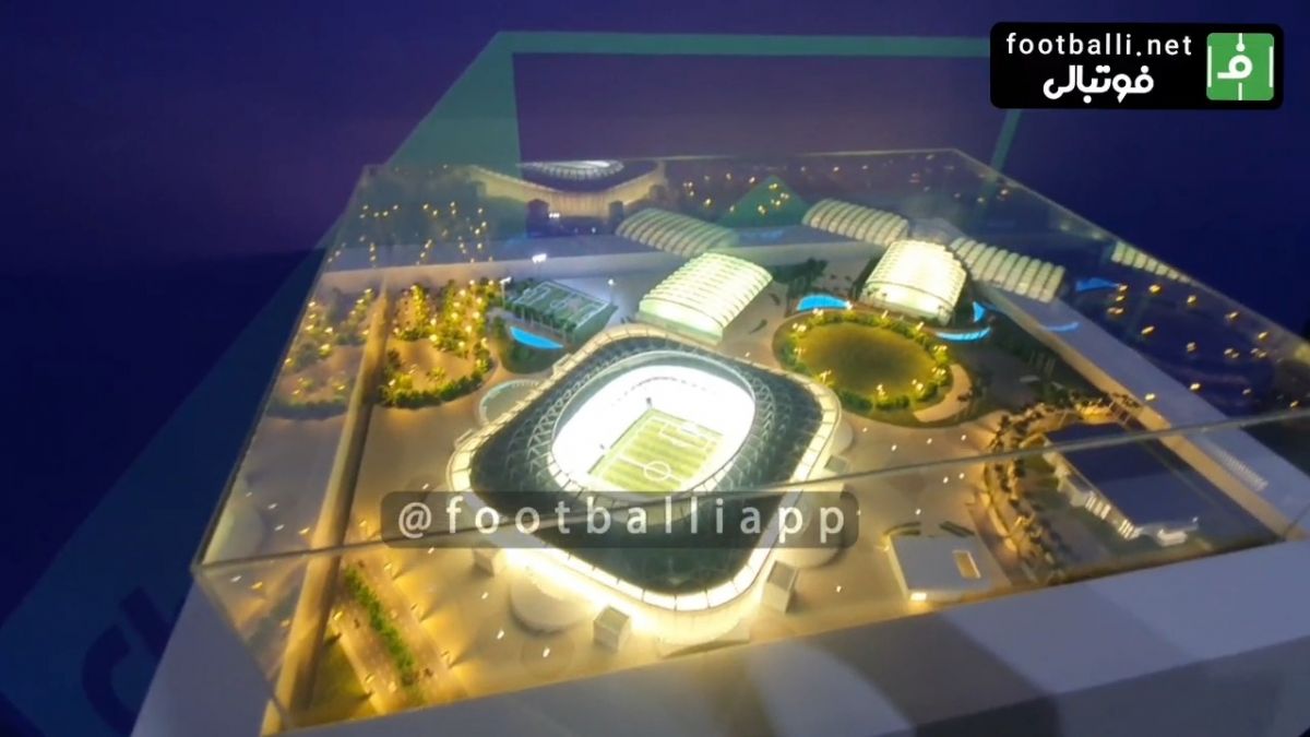 گزارش چیا فوادی سردبیر پایگاه خبری فوتبالی و رونمایی از ماکت هشت ورزشگاه میزبان جام جهانی ۲۰۲۲ قطر و ظرفیت این ورزشگاهها در مرکز رسانه ای فیفا