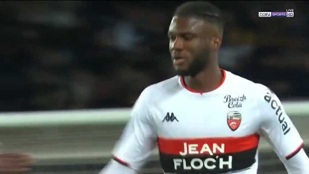 گل اول لوریان به پاری سن ژرمن (موفی روی اشتباه مدافعین)