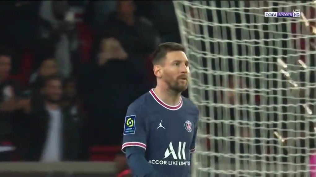 گل چهارم پاری سن ژرمن به لوریان (لیونل مسی)