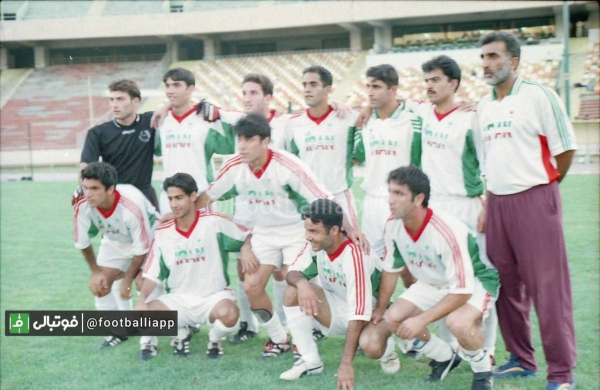 نوستالژی/ بازی درون تیمی تیم ملی در شهریورماه ۷۸ ازراست ایستاده: فرکی، بصیرت، هاشمیان، ابوالقاسم پور، بزیک، نکونام، طباطبایی نشسته از راست:رهبریفرد، بختیاری زاده، نوازی، مجیدی، امامیفر