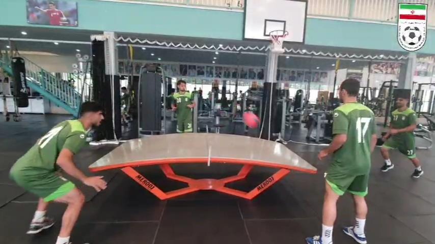 تنیس فوتبال بازیکنان تیم ملی امید در مرکز "پک"