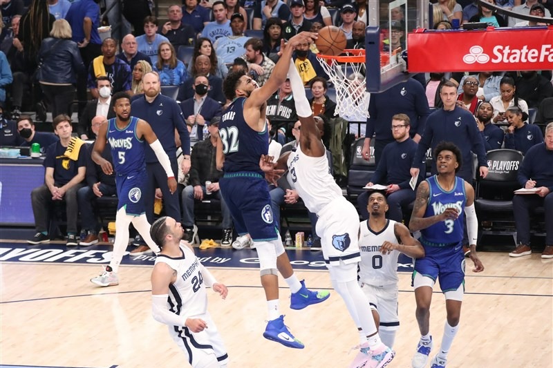 بسکتبال NBA/ پیروزی مینهسوتا، فیلادلفیا و گلدن استیت در آغاز پلیآف