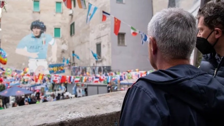 ادای احترام ژوزه مورینیو به دیگو مارادونا در شهر ناپل