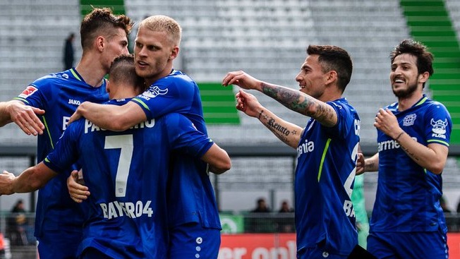 گل سوم بایرلورکوزن به گروتر فورث (پاس گل تماشایی سردار آزمون)