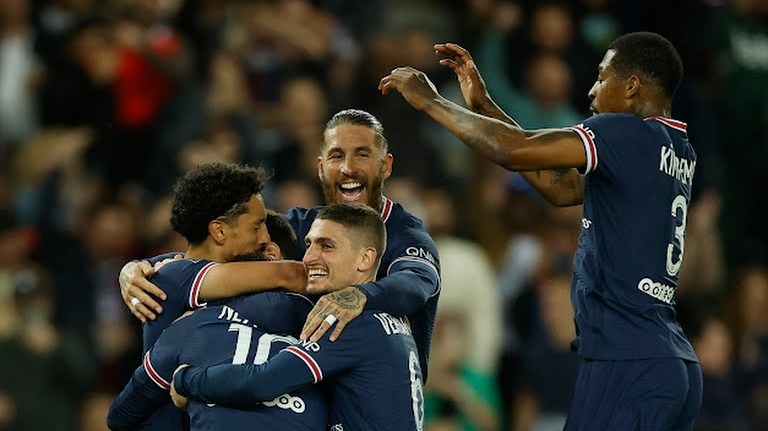 سوپرگل مسی به لنس از زاویه دوربین تماشاگران