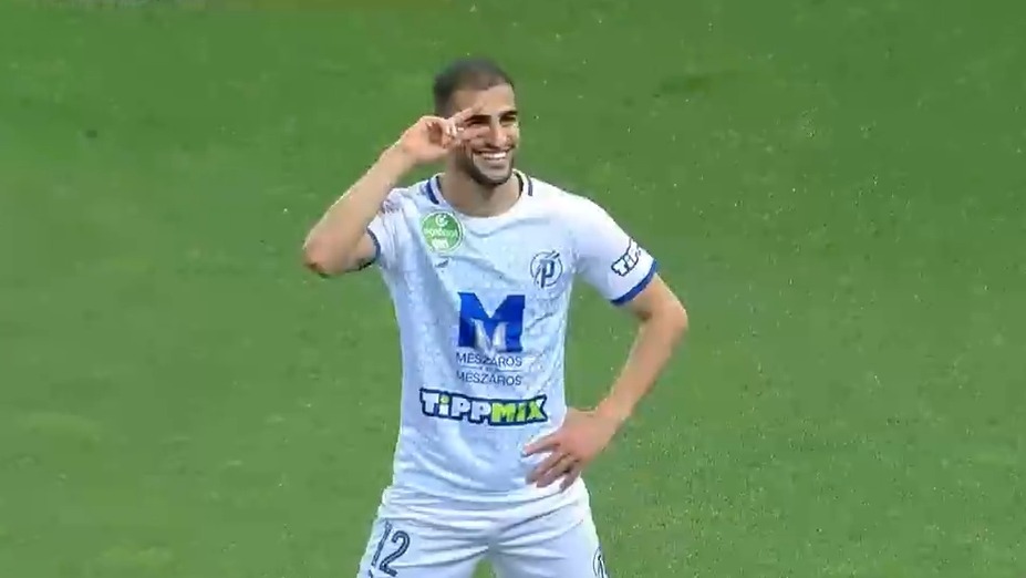 دبل شهاب زاهدی برای پوشکاش آکادمی مقابل فهروار