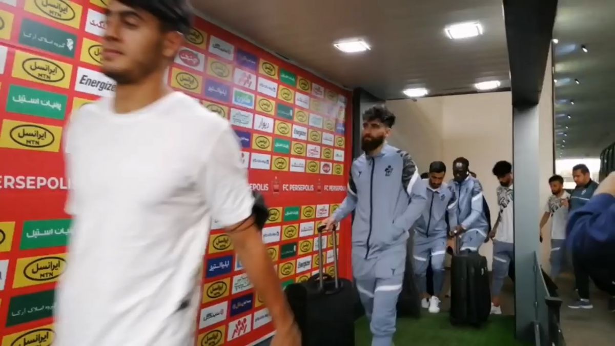 اختصاصی/ ورود کاروان پیکان به ورزشگاه برای بازی با پرسپولیس