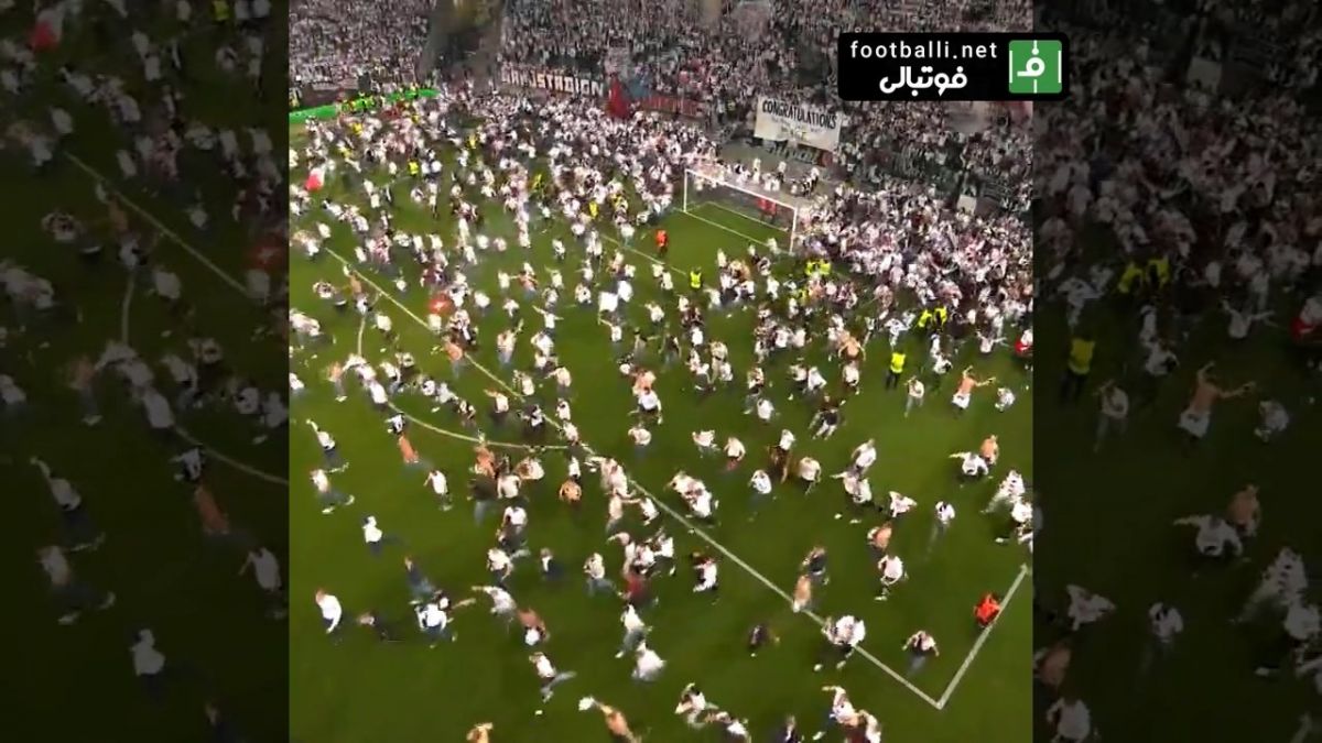 هجوم هواداران فرانکفورت به زمین پس از سوت پایان بازی