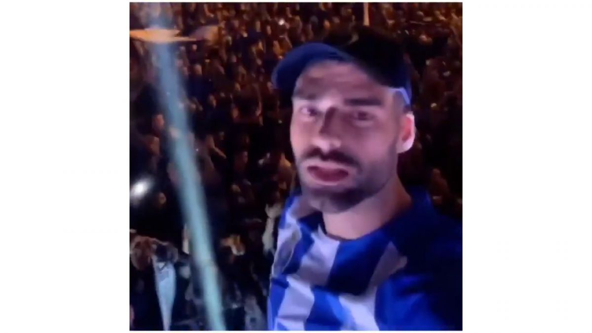 شادی مهدی طارمی با هواداران پورتو در جشن قهرمانی