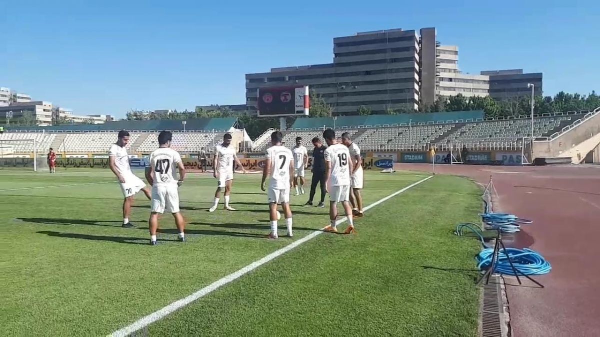 اختصاصی/ گرم کردن بازیکنان هوادار و فجرسپاسی پیش از بازی