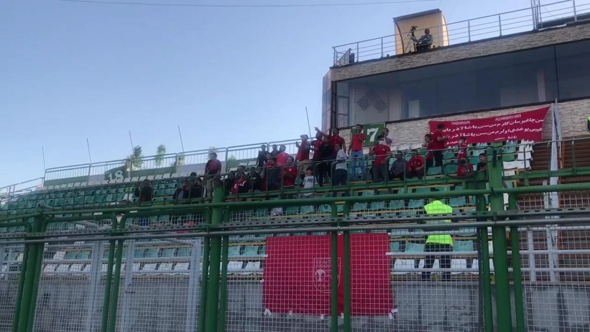 اختصاصی/ حضور هواداران ذوب آهن و تراکتور در فولادشهر