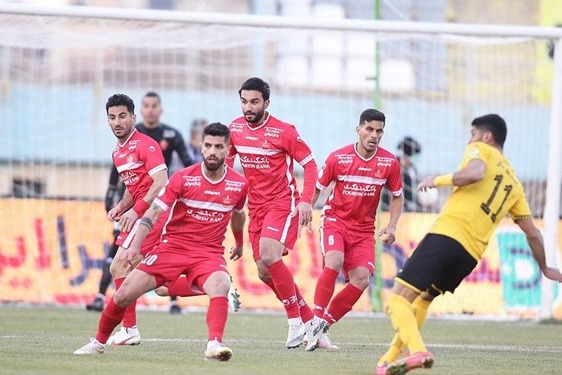 بازی پرسپولیس مقابل سپاهان با تاخیر آغاز میشود
