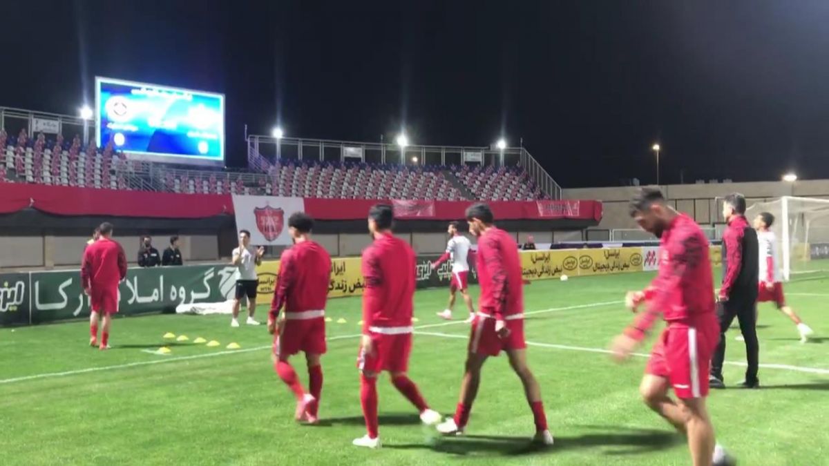 اختصاصی/ گرم کردن بازیکنان پرسپولیس و سپاهان پیش از بازی