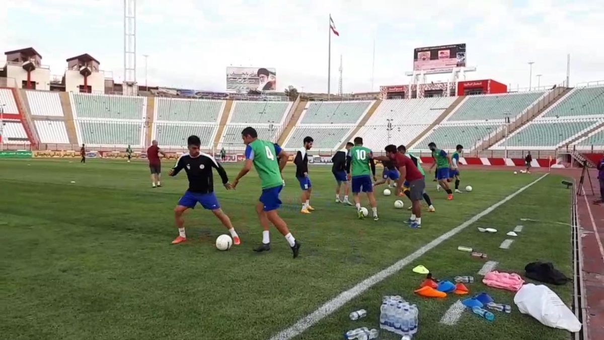 اختصاصی/ گرم کردن بازیکنان تراکتور و فجرسپاسی پیش از بازی