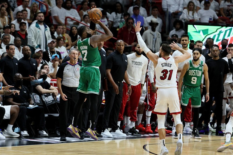لیگ بسکتبال NBA/ کلدناستیت در فینال به مصاف بوستون میرود