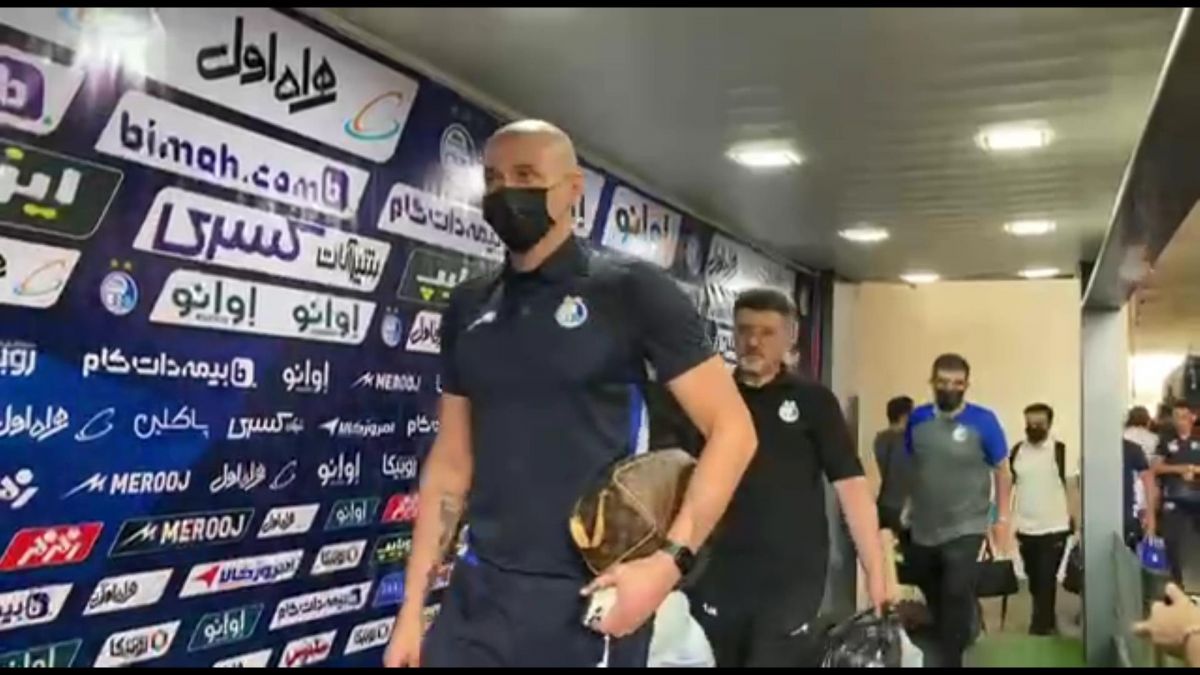 اختصاصی/ ورود کاروان استقلال و نفت مسجد سلیمان به ورزشگاه آزادی