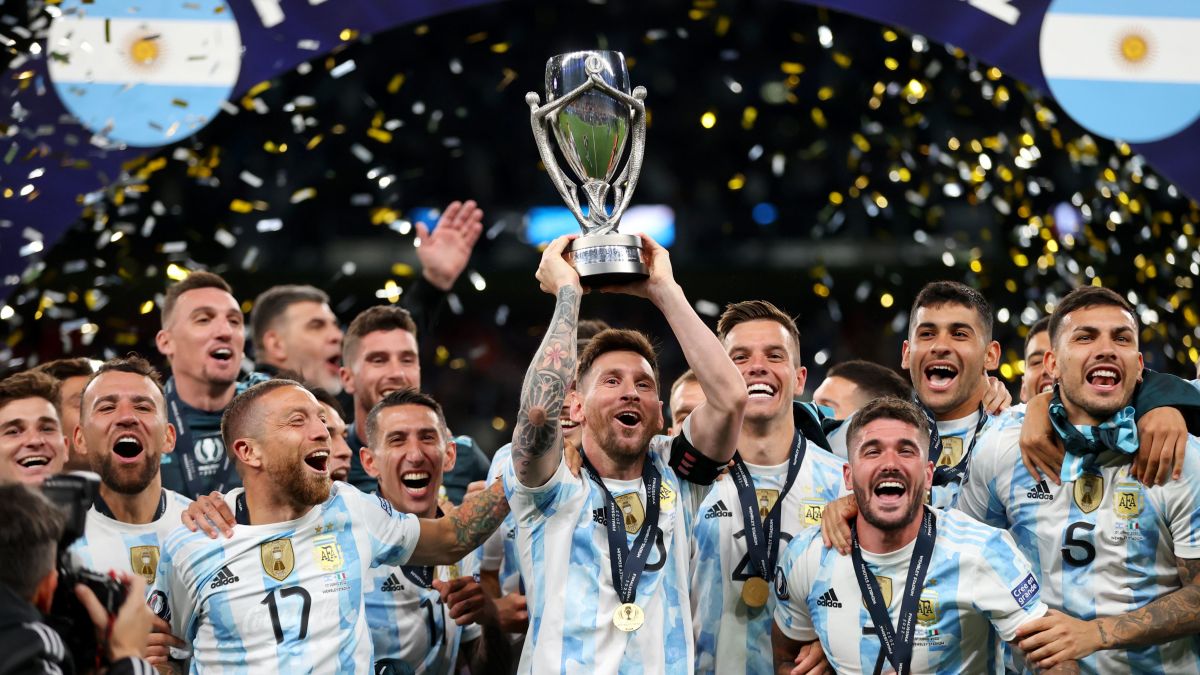 اهدای کاپ قهرمانی فینالیسیما به تیم ملی آرژانتین و مسی
