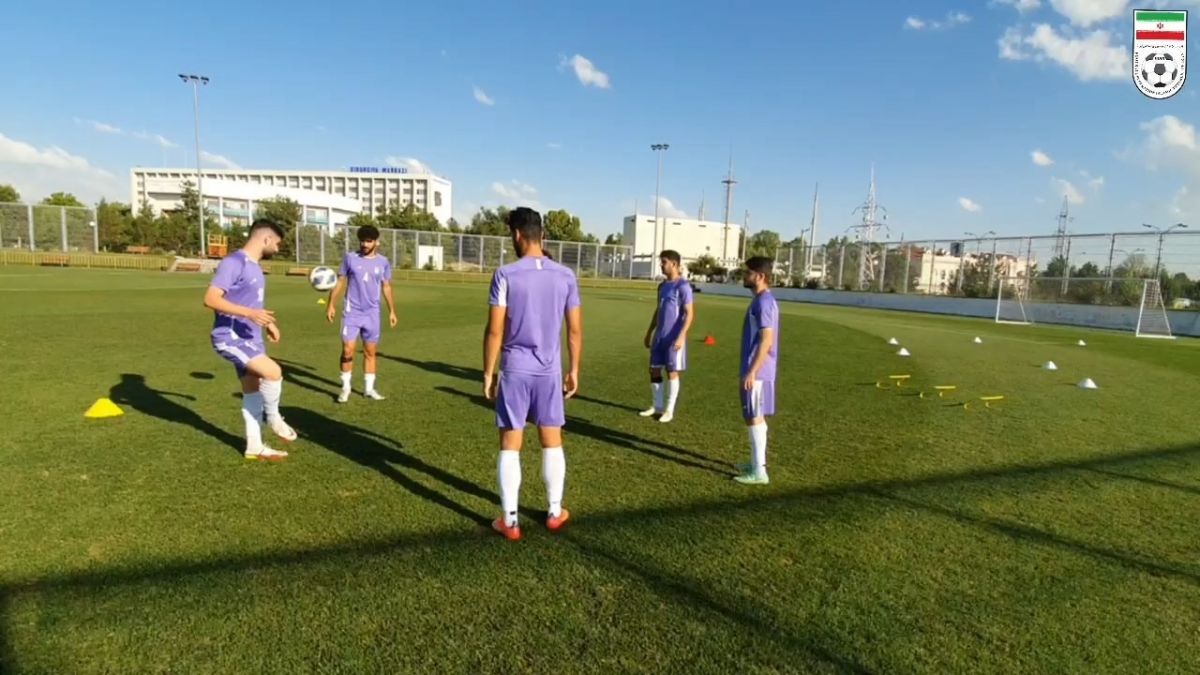 لحظاتی از آغاز تمرین دیروز تیم امید ایران یک روز پیش از مصاف با تیم امید ترکمنستان