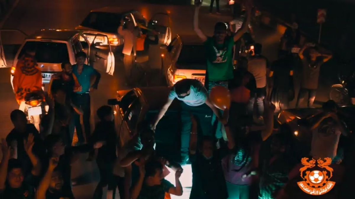 به بهانه صعود مس کرمان به لیگ برتر / با مدادی به رنگ نارنجی نوشتند سلام به لیگ برتر