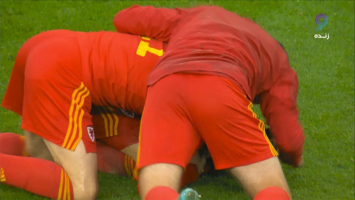 سوت پایان بازی و شادی بازیکنان ولز پس از صعود به جام جهانی 2022