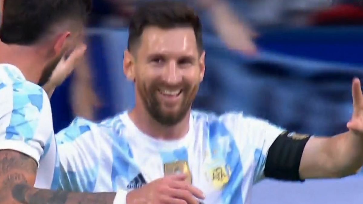 گل دوم آرژانتین به استونی (دبل مسی)