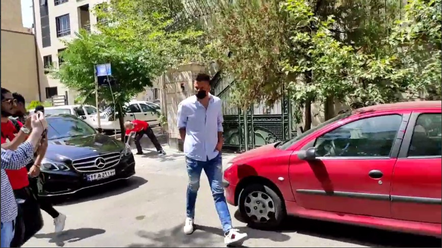 اختصاصی/ ورود حامد لک به ساختمان باشگاه پرسپولیس برای برگزاری جلسه با مدیران