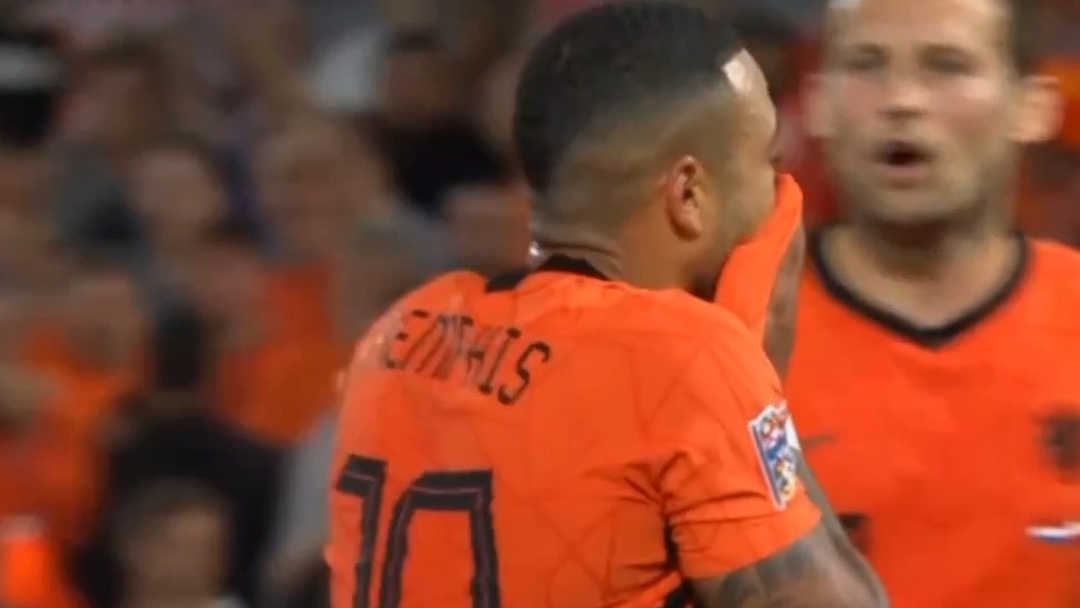 از دست دادن پنالتی هلند مقابل لهستان توسط دپای در دقیقه 91