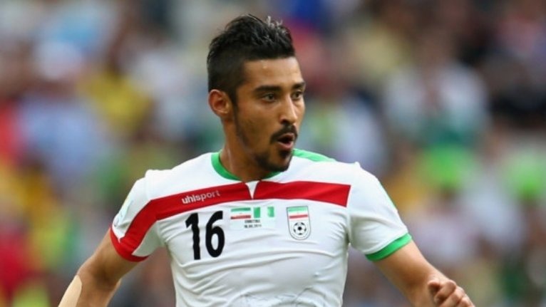 نوستالژی جام جهانی/ ضربه سر نفس گیر گوچی در دهانه دروازه نیجریه (مرحله گروهی جام جهانی 2014)