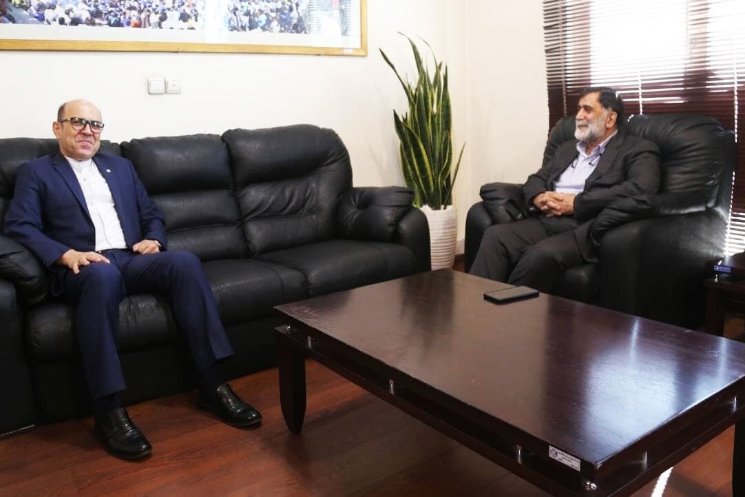 انتقاد طراح ایده فکاهی «پفک آبی» از «آجورلو»
