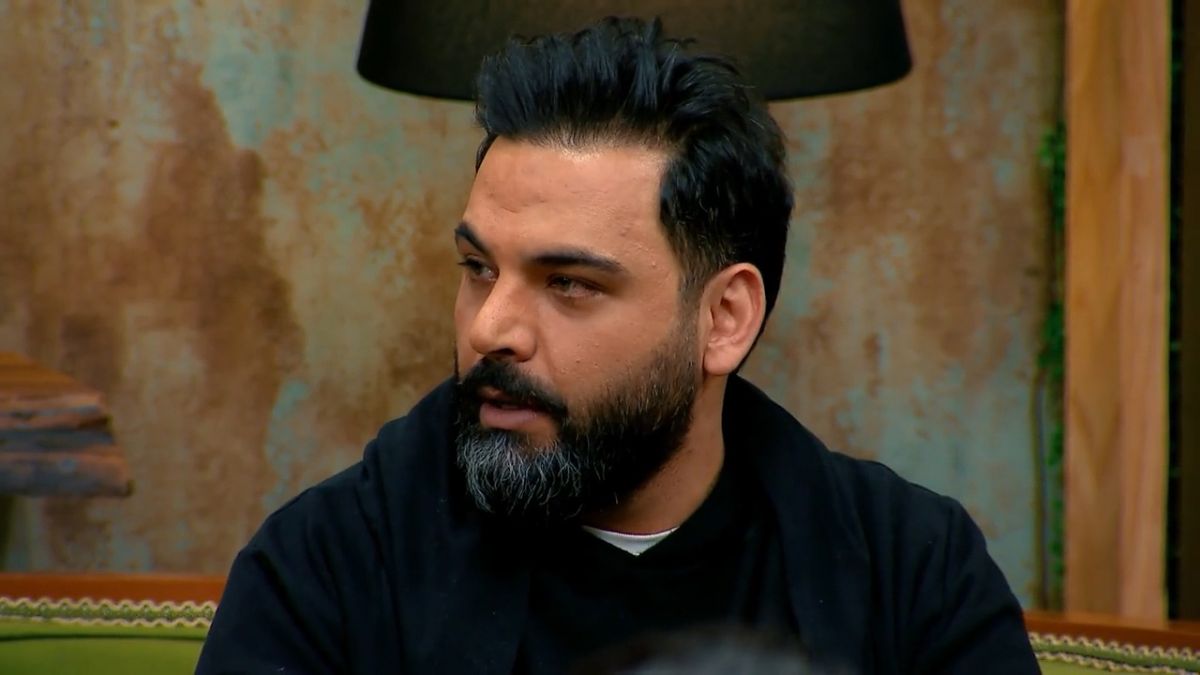 کنایه احسان علیخانی در برنامه جوکر به نبود VAR در فوتبال ایران