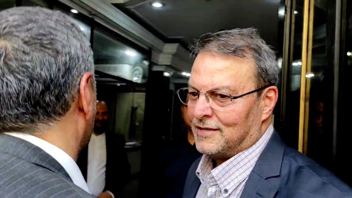 اختصاصی/ علیرضا اسدی برای ثبت نام وارد ساختمان فدراسیون فوتبال شد