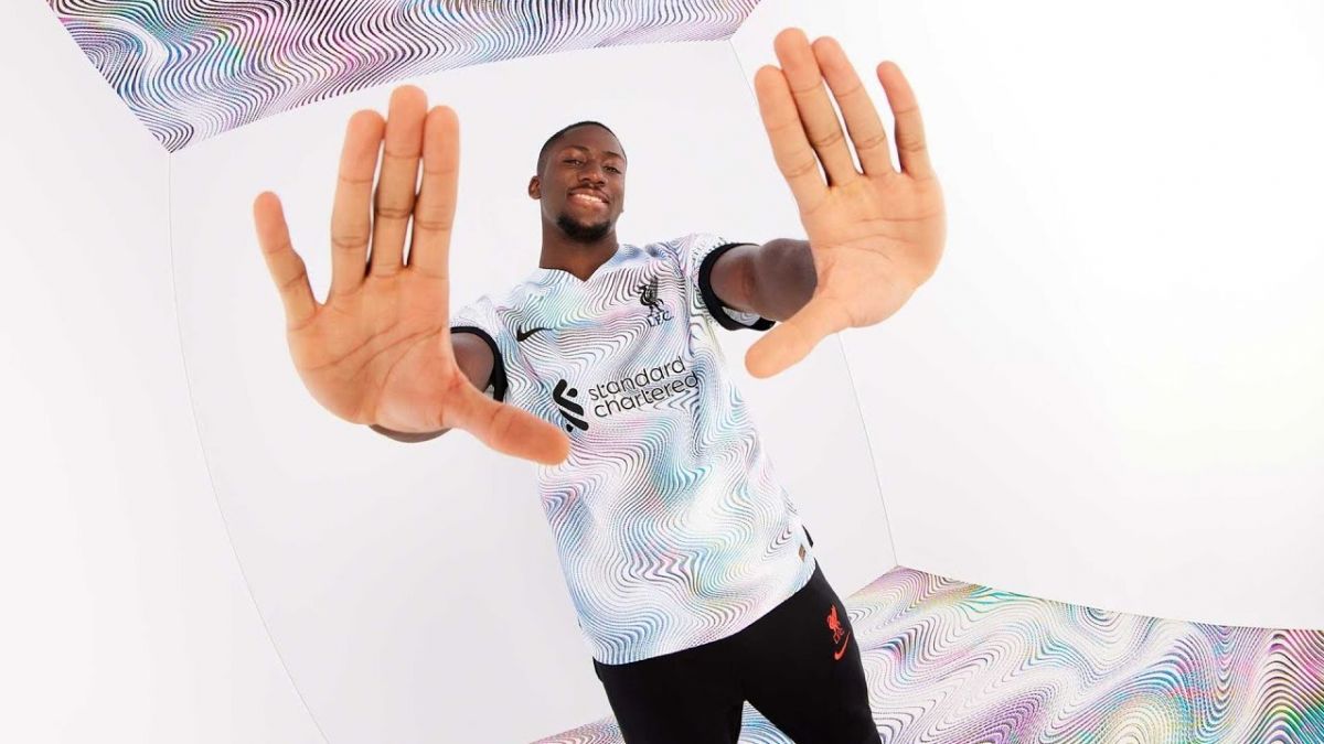 رونمایی از پیراهن دوم لیورپول در فصل 2022-2023