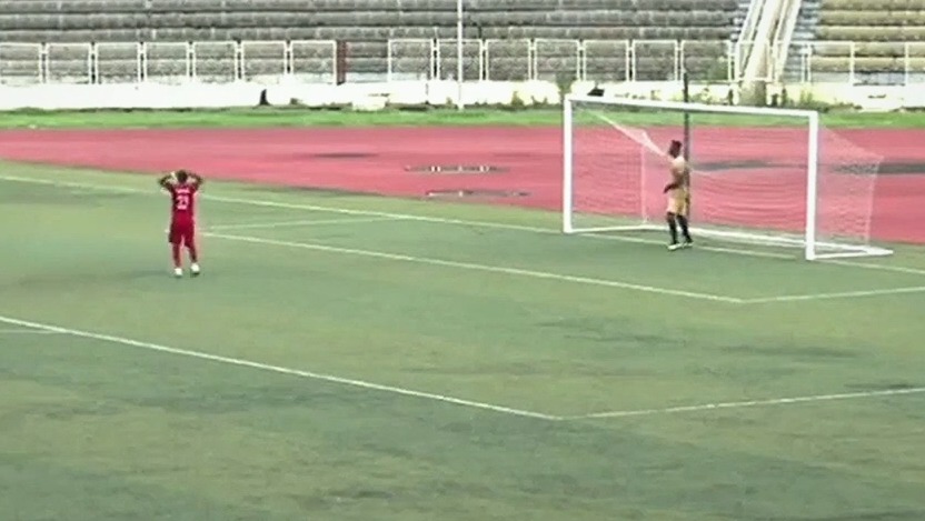 پنالتی های عجیب و خنده دار در لیگ نیجریه / تبانی در روز روشن