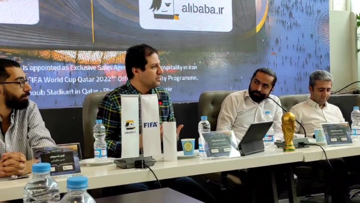 کنفرانس مطبوعاتی مجید حسین نژاد بنیان گذار و مدیرعامل علی بابا در مراسم رونمایی از علی بابا تنها نماینده رسمی فیفا در ایران برای عرضه پکیج های جام جهانی ۲۰۲۲ قطر