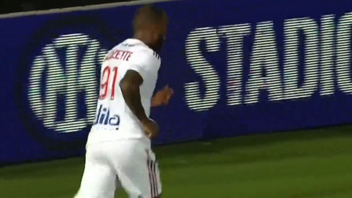 گل اول لیون به اینتر (لاکازت)