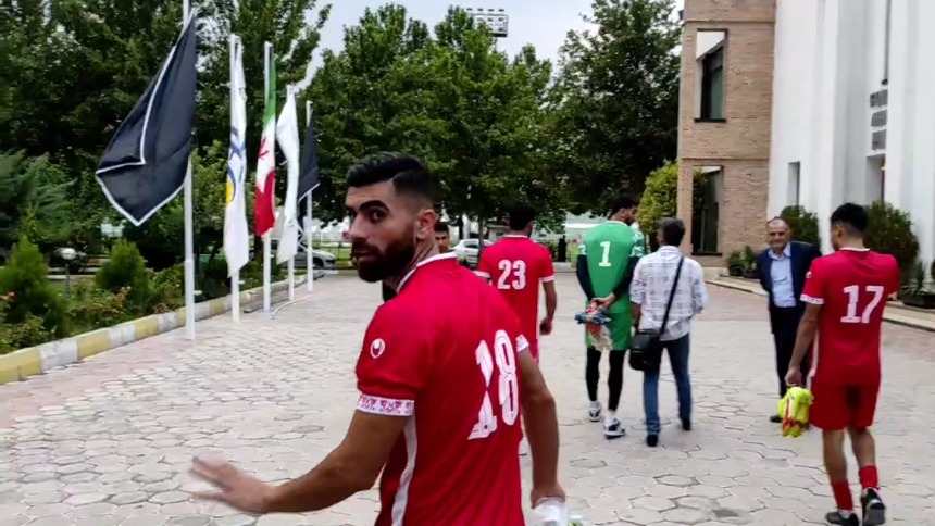 اختصاصی/ سینا اسد بیگی پس از خاتمه بازی دوستانه پرسپولیس با تیم ملی امید حاضر به گفت و گو با خبرنگاران نشد