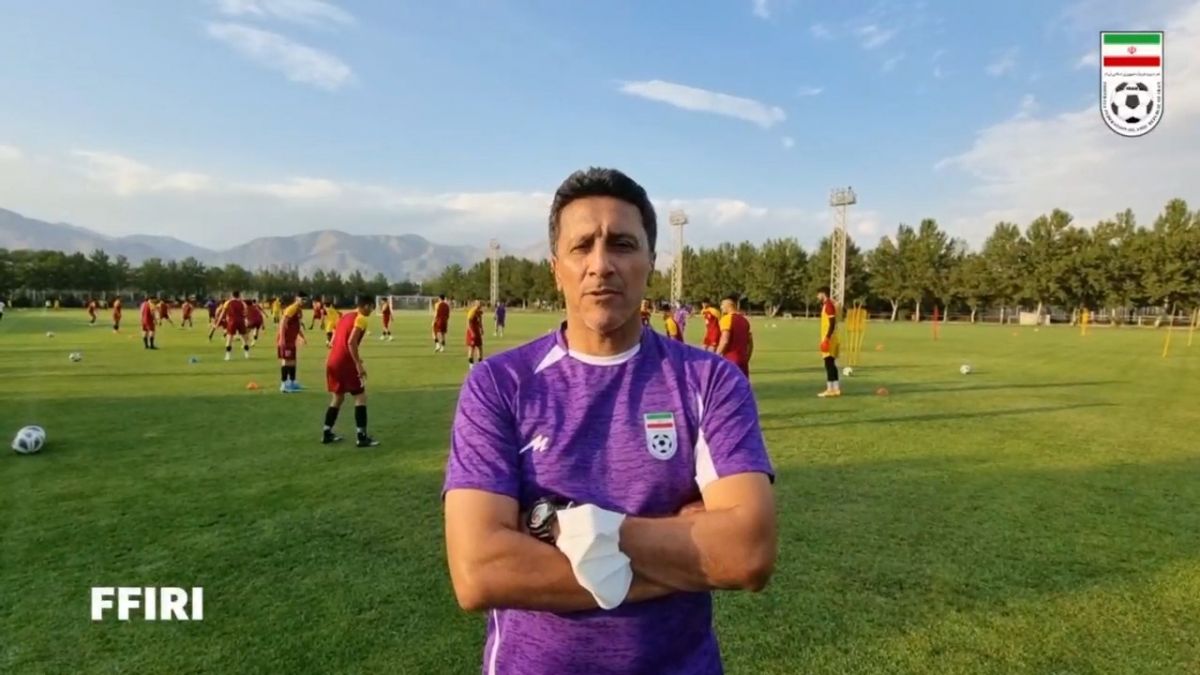 آخرین جلسه تمرینی تیم جوانان قبل از اعزام و صحبتهای صمد مرفاوی، سرمربی تیم از شرایط ملی پوشان پیش از حضور در کافا