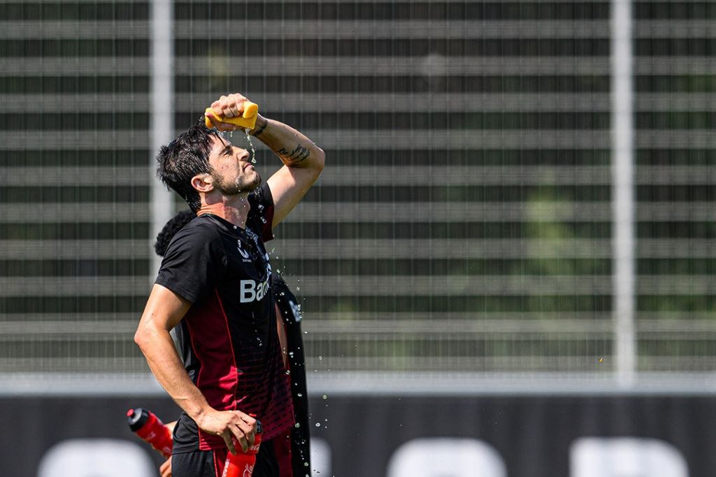 آزمون، قربانی خشم سیوانه از بازیکنان لورکوزن! (عکس)