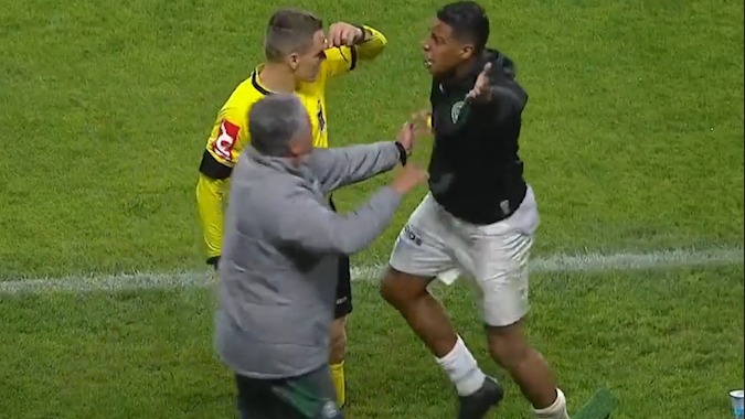 عصبانیت شدید مهاجم مدنظر پرسپولیس در جریان دیدار کوریتیبا و سانتوس