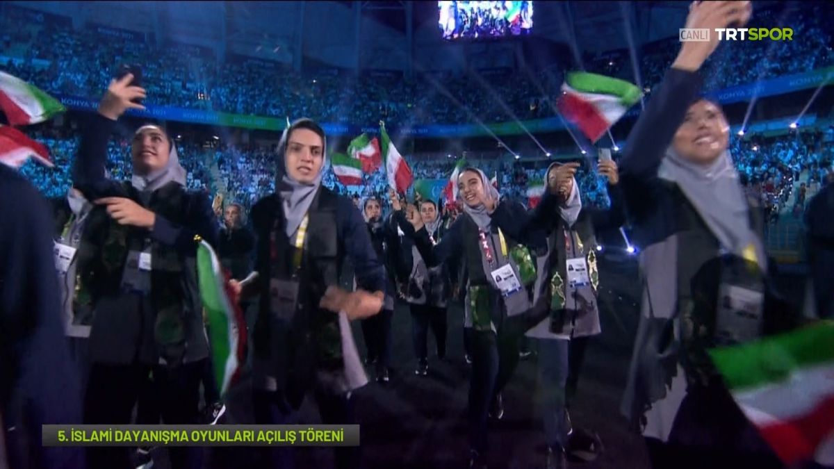 رژه کاروان ایران در مراسم افتتاحیه بازی های همبستگی کشورهای اسلامی در قونیه ترکیه